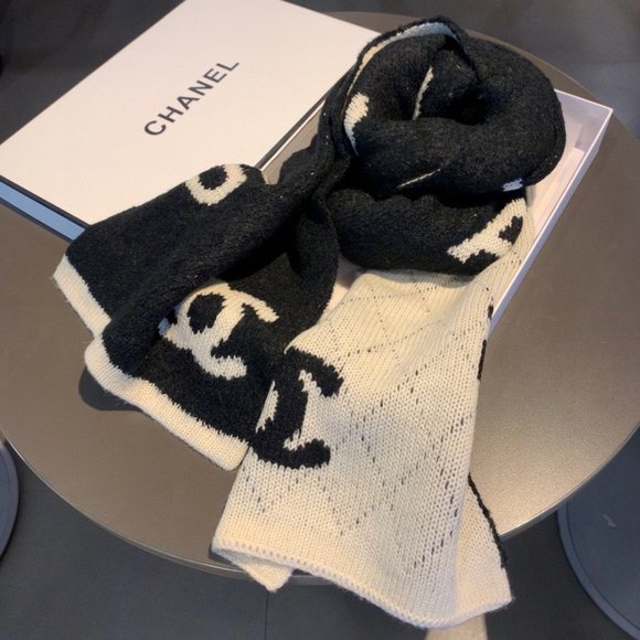 ๐โจAUTHENTICโจ๐CHANEL scarf - Picture 4 of 5
